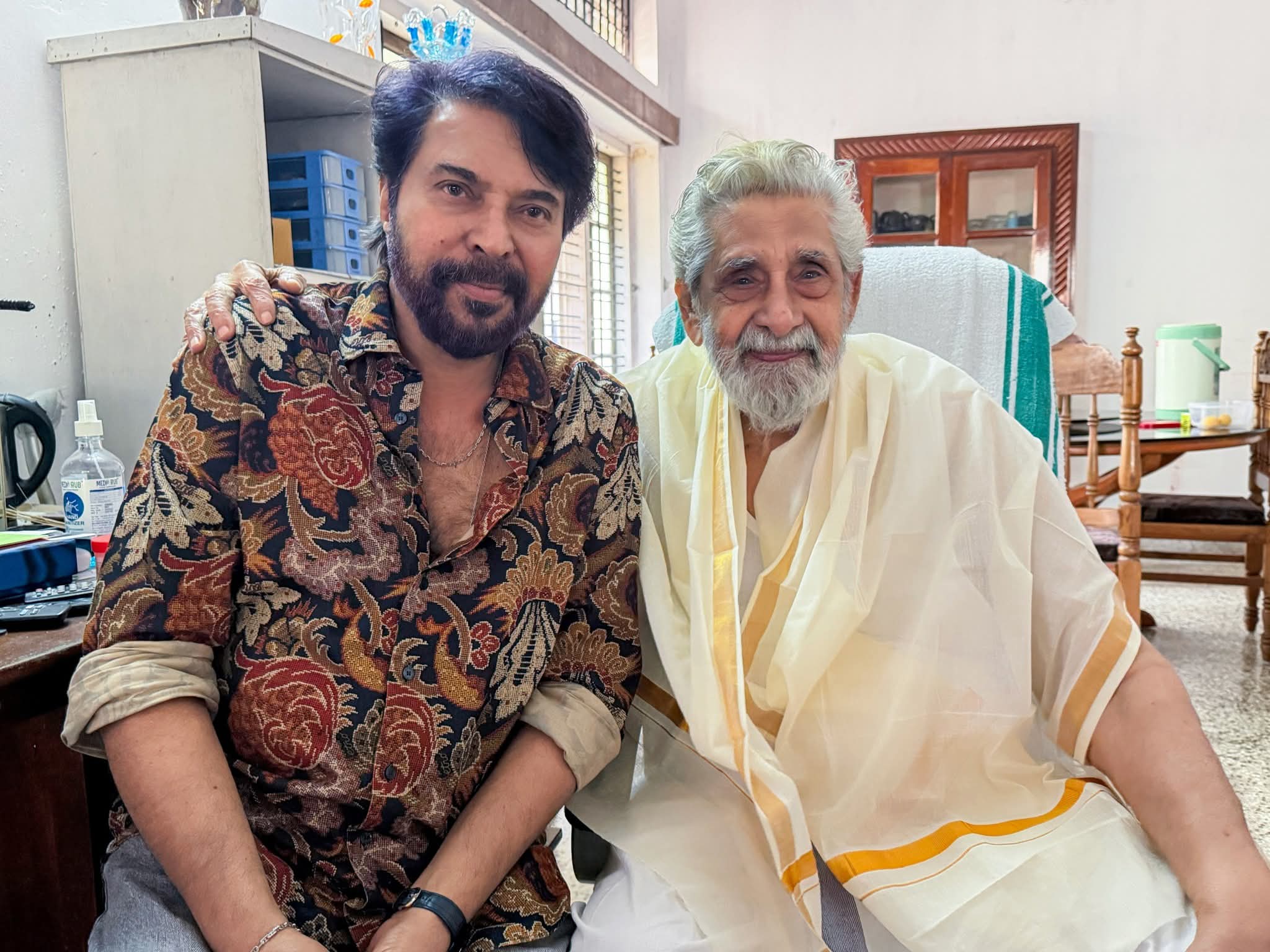 മമ്മൂട്ടിയുടെ പുതിയ പോസ്റ്റ് വൈറൽ: “എന്റെ സൂപ്പർസ്റ്റാറിനൊപ്പം” എന്ന ക്യാപ്ഷൻ ആരാധകർ ഏറ്റെടുത്തു.