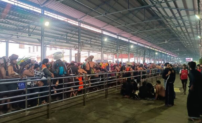 ശബരിമലയിൽ വൻ തിരക്ക്: കേന്ദ്രസേനകളില്ലാതെ അധികൃതർ ആശങ്കയിൽ
