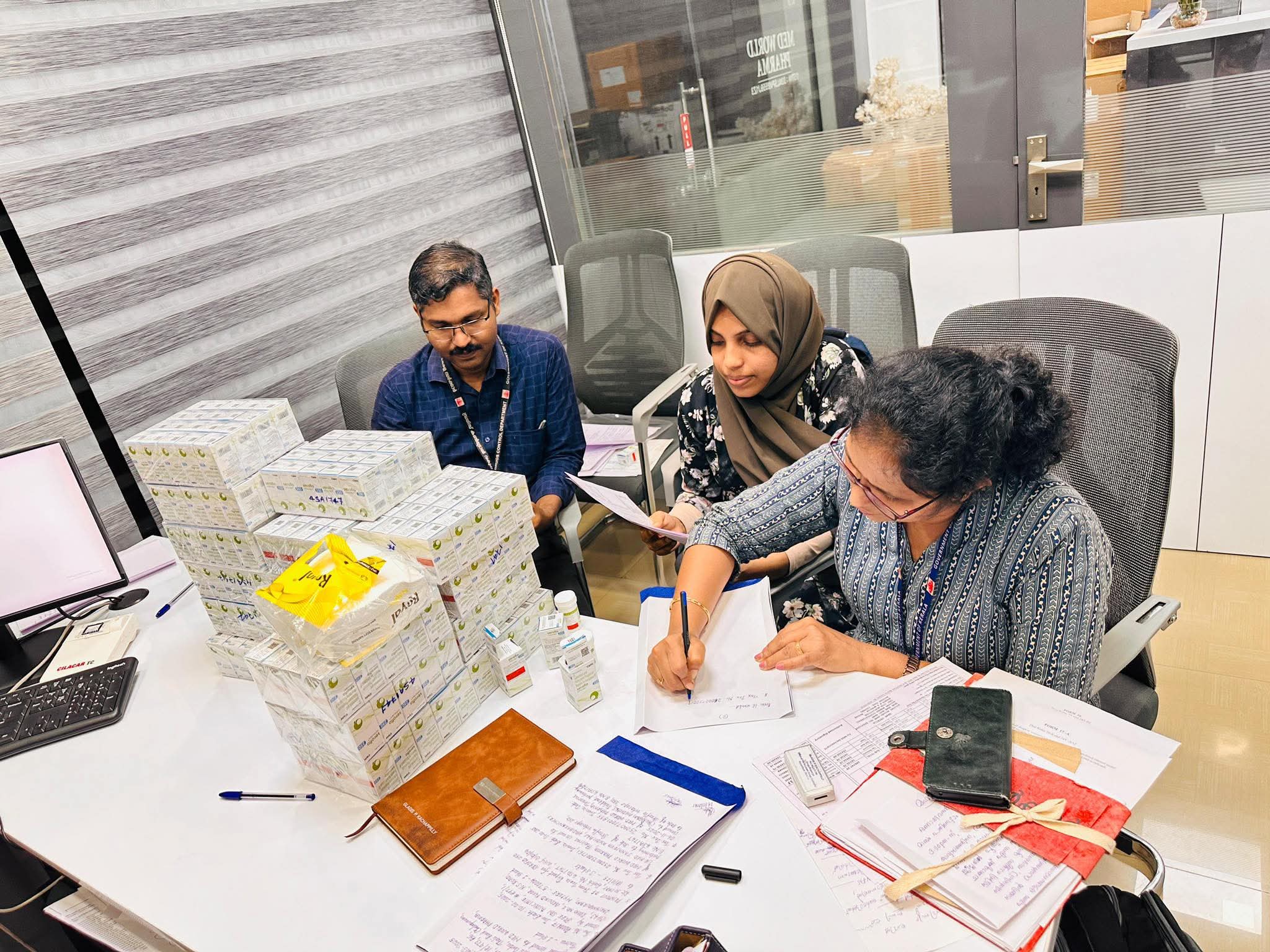 സംസ്ഥാനത്ത് വ്യാജ മരുന്ന് വിൽപ്പന: രണ്ട് മൊത്തവിതരണ സ്ഥാപനങ്ങൾക്കെതിരെ കേസ്; ലൈസൻസ് റദ്ദാക്കൽ നടപടികൾ ആരംഭിച്ചു