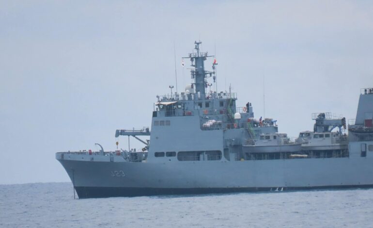 ഇന്ത്യൻ നേവി ഡേ ആഘോഷങ്ങൾക്ക് തിരുവനന്തപുരത്ത് വൻ ഒരുക്കം; ശംഖുമുഖത്തിന് മുന്നിൽ നേവി കപ്പലുകൾ എത്തിച്ചു