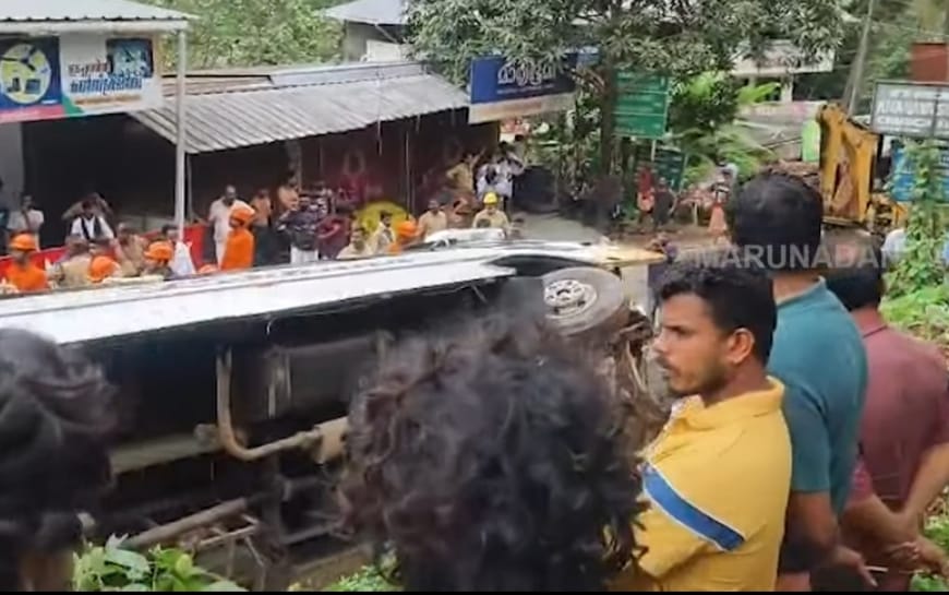 എരുമേലി കണമലയ്ക്ക് സമീപം ശബരിമല തീർത്ഥാടകർ സഞ്ചരിച്ച ബസ് നിയന്ത്രണം വിട്ട് റോഡിൽ റോഡിൽ മറിഞ്ഞു