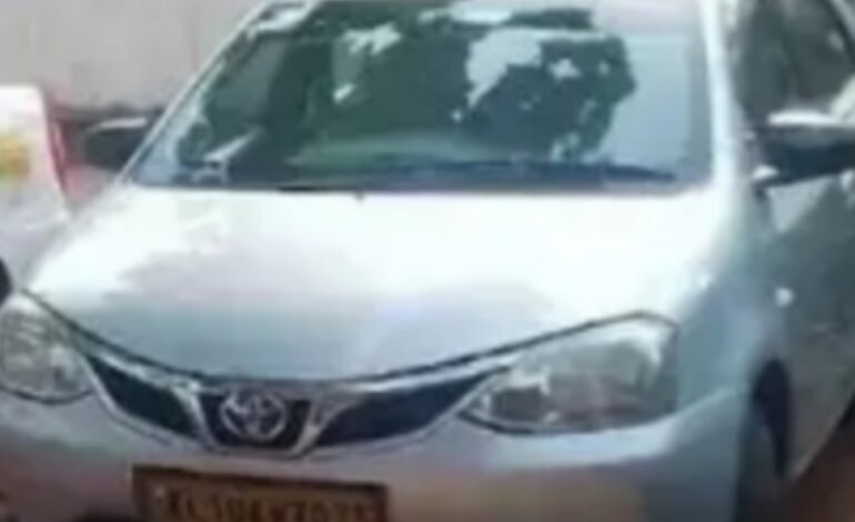 സിനിമാ സ്റ്റൈൽ കവർച്ച: ഡ്രൈവറുടെ കണ്ണിൽ മുളകുപൊടി എറിഞ്ഞ് കാർ തട്ടിയ സംഘം; ജിപിഎസ് വഴി വാഹനം മണിക്കൂറുകൾക്കുള്ളിൽ പിടിയിൽ!”