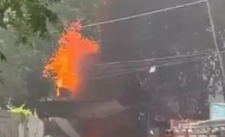 പാലക്കാട് ഓങ്ങല്ലൂരിൽ ആക്രിക്കടക്ക് തീപിടിച്ചു; കട പൂർണ്ണമായും കത്തിനശിച്ചു