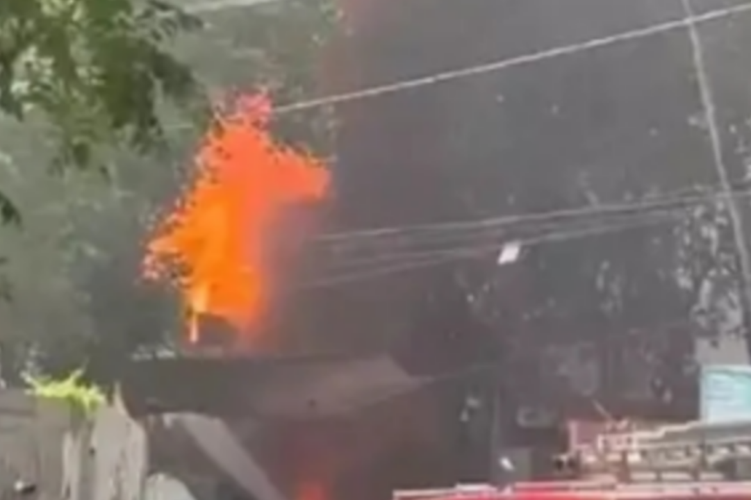 പാലക്കാട് ഓങ്ങല്ലൂരിൽ ആക്രിക്കടക്ക് തീപിടിച്ചു; കട പൂർണ്ണമായും കത്തിനശിച്ചു