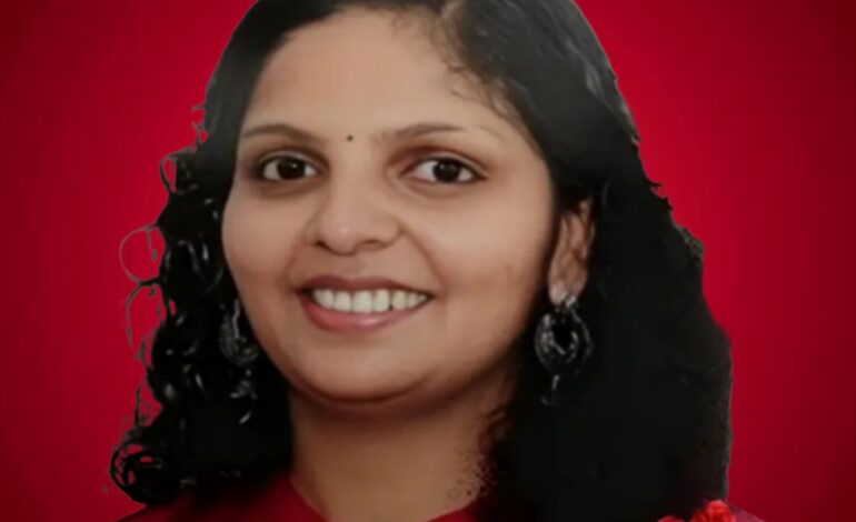 മാഹിയിൽ ടിപ്പർ ലോറി സ്കൂട്ടറിലിടിച്ച് യുവതി മരിച്ചു