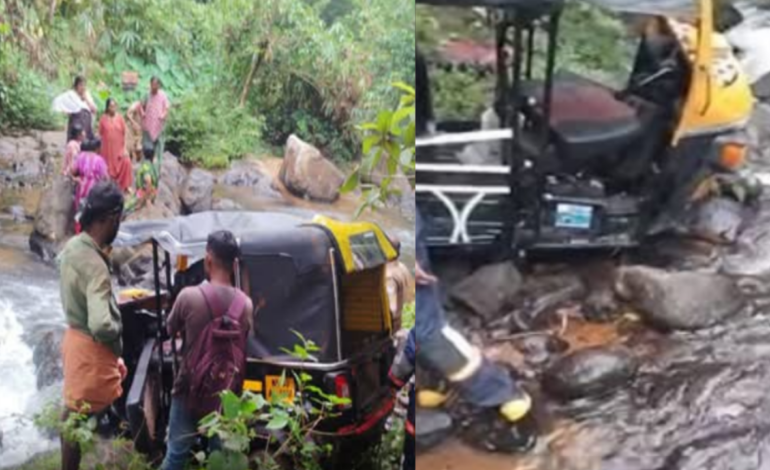 പത്തനംതിട്ട തൂമ്പാക്കുളത്ത് മറിഞ്ഞ ഓട്ടോറിക്ഷയിൽ കാണാതായ കുട്ടിയുടെ മൃതദേഹം കണ്ടെത്തി; മരണസംഖ്യ രണ്ടായി:വണ്ടിയിൽ ഉണ്ടായിരുന്നത് ആറ് കുട്ടികൾ