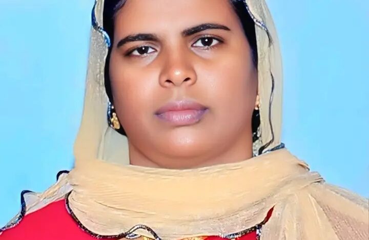 സ്കൂളിനു മുന്നിൽ സ്കൂട്ടറും ടിപ്പറും കൂട്ടിയിടിച്ചു:അധ്യാപികയ്ക്ക് ദാരുണാന്ത്യം