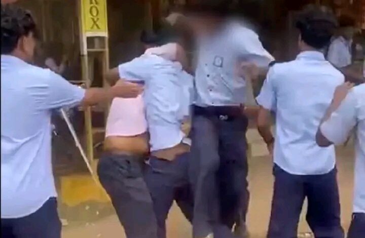 ഇൻസ്റ്റഗ്രാമിലെ കമന്‍റിനെ ചൊല്ലി തർക്കം; പാലക്കാട് പത്താം ക്ലാസ്, പ്ലസ് വൺ വിദ്യാർത്ഥികൾ തമ്മിൽ കൂട്ടത്തല്ല്