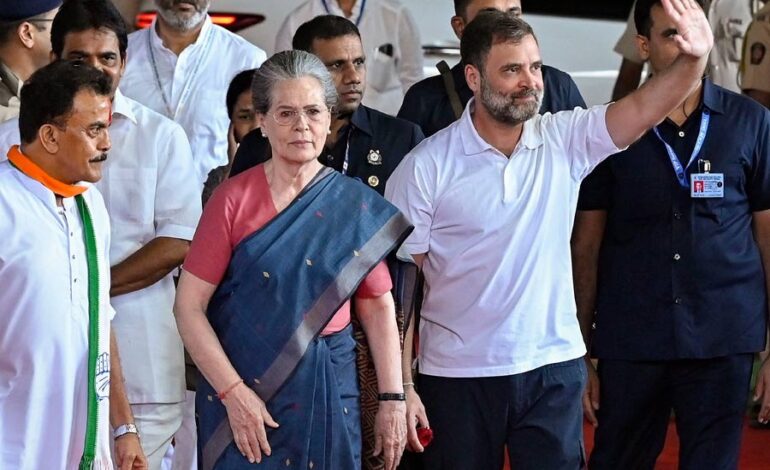 വോട്ട് ചോരി പ്രതിഷേധമറിയിച്ചുകൊണ്ട് അഞ്ചരക്കോടി ജനങ്ങള്‍ ഒപ്പി്ട്ട  പരാതി രാഷ്ട്രപതിക്ക് ഇന്ന് കൈമാറുമെന്ന് പാര്‍ട്ടിയുടെ സംഘടന ജനറല്‍ സെക്രട്ടറി കെ സി വേണുഗോപാല്‍