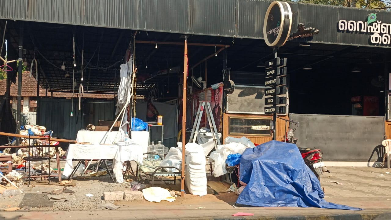 ഗുരുവായൂരിൽ താൽക്കാലിക തുണിക്കടയ്ക്ക് തീപിടിത്തം; 8 ലക്ഷം രൂപയുടെ നഷ്ടം