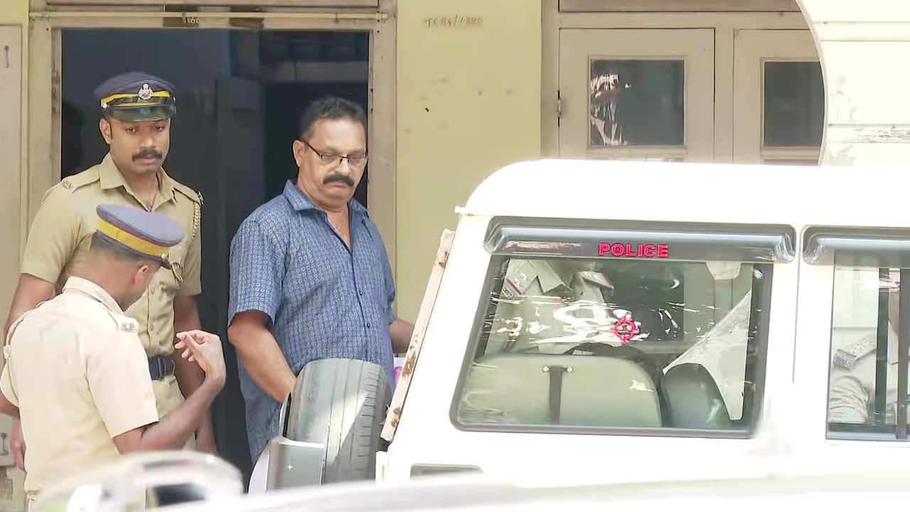 സ്വർണക്കൊള്ള കേസിൽ ശബരിമല മുൻ എക്സിക്യൂട്ടീവ് ഓഫീസർ സുധീഷ് കുമാറിന് ജാമ്യമില്ല.