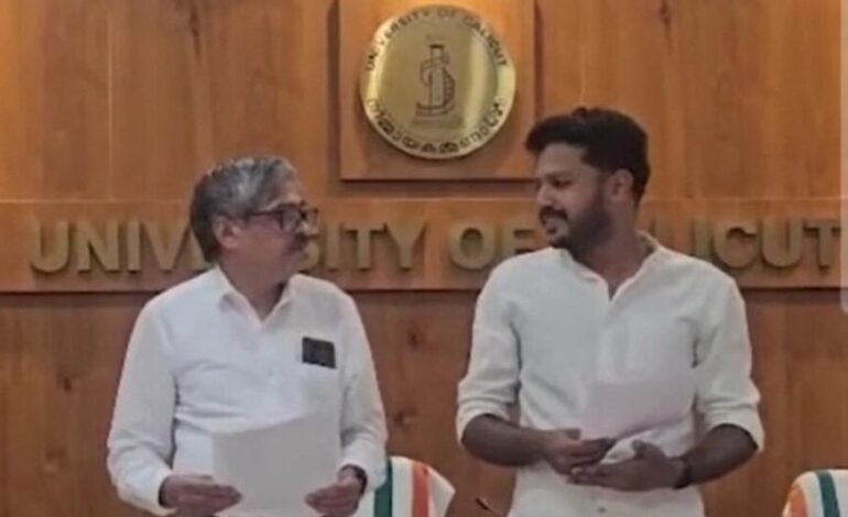 രക്തസാക്ഷികളുടെ പേരില്‍ സത്യപ്രതിജ്ഞ; വി.സി ഇറങ്ങിപ്പോയി, ചടങ്ങ് റദ്ദാക്കി കാലിക്കറ്റ് സര്‍വകലാശാല