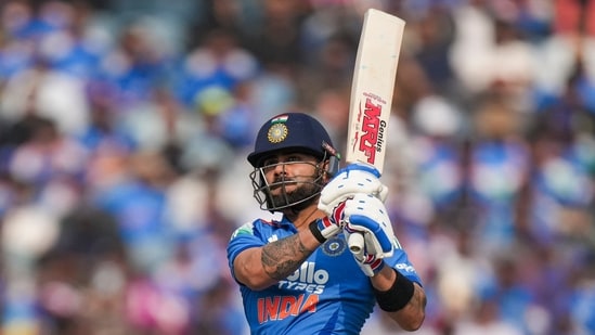 തുടർച്ചയായ കോഹ്‌ലി സെഞ്ച്വറി, ഗെയ്ക്‌വാദിന്റെ കന്നി ശതകം; ഇന്ത്യ 350/5