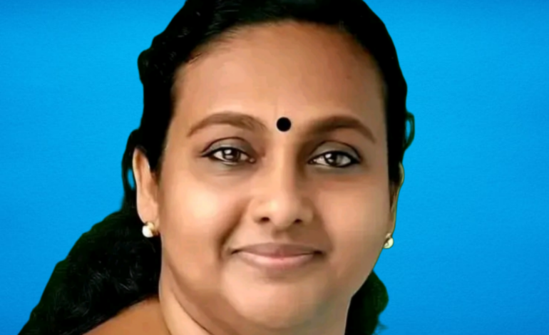 യുഡിഎഫ് സ്ഥാനാർഥിയും മുൻ കൗൺസിലറുമായ വി.ആർ. സിനി ഹൃദയാഘാതത്തെ തുടർന്ന് അന്തരിച്ചു