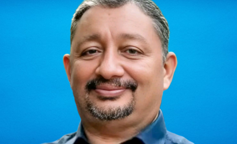 മലക്കല്ലിൽ വാഹനാപകടം: സ്കൂട്ടർ യാത്രക്കാരൻ മരിച്ചു:ഭാര്യക്ക് ഗുരുതര പരിക്ക്; ഒന്നര വയസ്സുകാരൻ രക്ഷപ്പെട്ടു