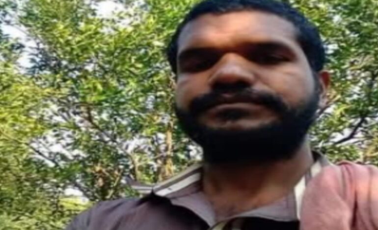 ഓടിക്കൊണ്ടിരുന്ന കെഎസ്ആർടിസി ബസ് ദേശീയപാതയോരത്ത് നിർത്തിയിട്ട് ഇറങ്ങിയ ഡ്രൈവർ തൂങ്ങി മരിച്ച നിലയിൽ