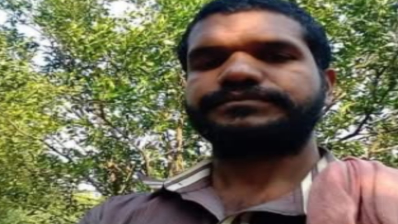 ഓടിക്കൊണ്ടിരുന്ന കെഎസ്ആർടിസി ബസ് ദേശീയപാതയോരത്ത് നിർത്തിയിട്ട് ഇറങ്ങിയ ഡ്രൈവർ തൂങ്ങി മരിച്ച നിലയിൽ