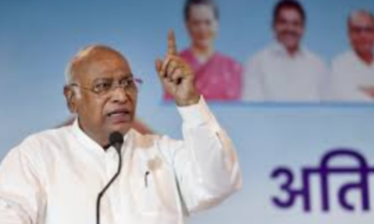 രാംലീല മൈതാനിയിൽ ബിജെപി–ആർഎസ്എസിനെതിരെ ഖാർഗെയുടെ രൂക്ഷ വിമർശനം