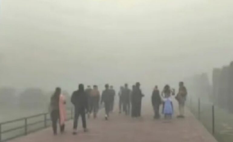 താജ്മഹല്‍ കാണാനില്ല: നിരാശരായി സഞ്ചാരികള്‍