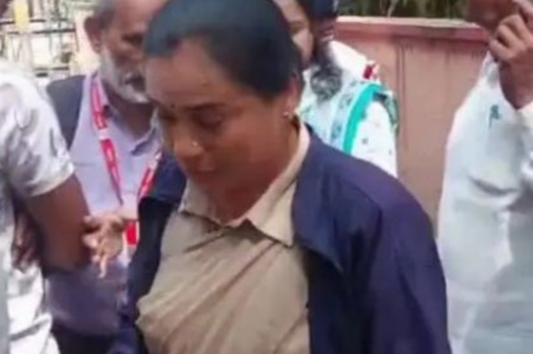 കോൺഗ്രസ് പ്രതിഷേധത്തിനിടെ വനിതാ എഎസ്ഐയുടെ മാല മോഷണം പോയി.