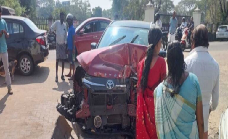 എ എം ആരിഫിന്റെ വാഹനം അപകടത്തില്‍പ്പെട്ടു; നിസ്സാര പരിക്ക്