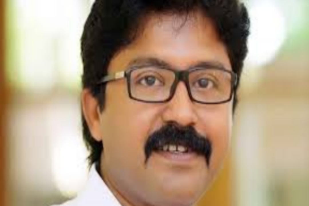 ഭാര്യയെ നഗരസഭാ ചെയർപേഴ്‌സണാക്കിയില്ല; എൽദോസ് കുന്നപ്പിള്ളി എംഎൽഎയുടെ ഓഫീസ് പൂട്ടിച്ചു