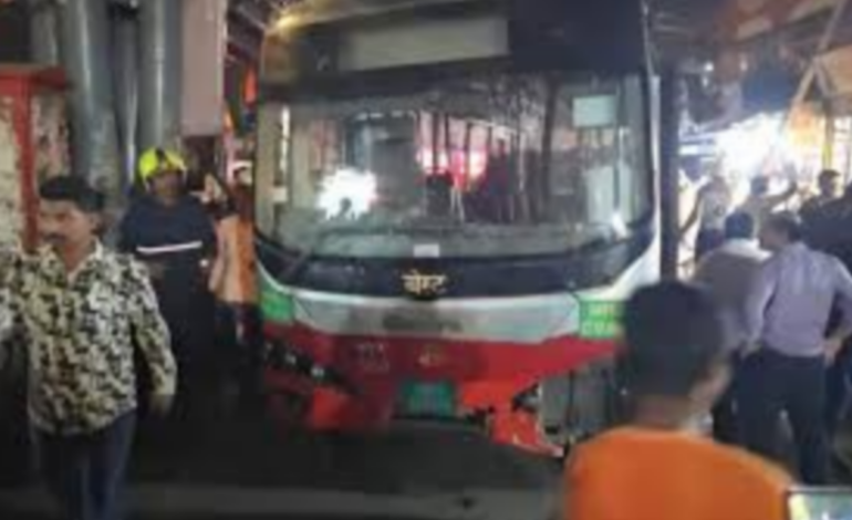 വഴിയാത്രക്കാര്‍ക്കിടയിലേയ്ക്ക് ബസ് ഇടിച്ചുകയറി നാലുപേര്‍ക്ക് ദാരുണാന്ത്യം