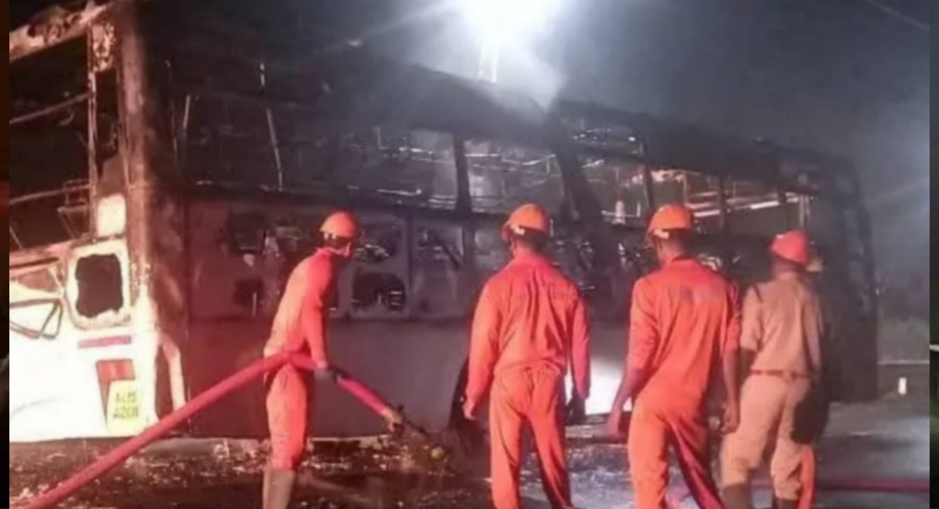 പത്തനംതിട്ടയിൽ കെഎസ്ആർടിസി ബസിനു തീപിടിച്ചു: പൂർണമായും കത്തി നശിച്ചു