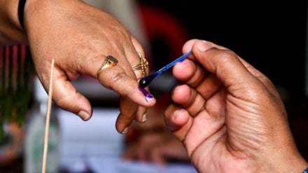 പായിപ്പാടും വാകത്താനത്തും സീതത്തോടും പോളിംഗ് ഓഫീസമാർ കുഴഞ്ഞുവീണു.