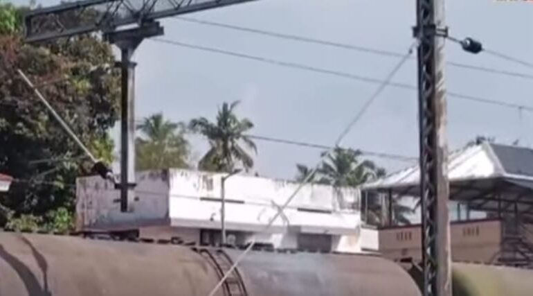 തിരുവനന്തപുരത്ത് ചരക്ക് ട്രെയിൻ വാഗണിൽ തീപിടിത്തം