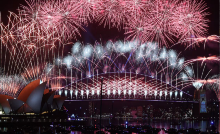 പുത്തന്‍ പ്രതീക്ഷകളുമായി ലോകം 2026 ല്‍ , പുതുയുഗത്തെ ആവേശത്തോടെ വരവേറ്റ് ലോകം, ആവേശലഹരിയില്‍ ആഘോഷപെരുമഴ തീര്‍ത്ത്