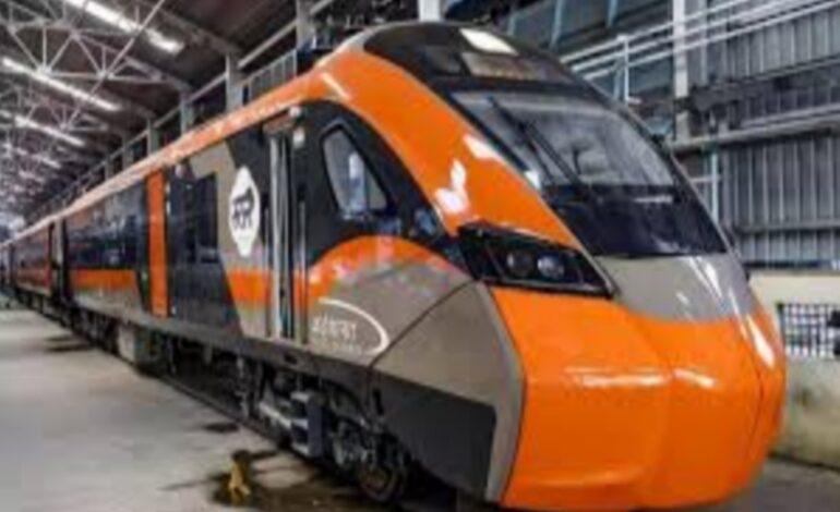 വന്ദേ ഭാരത് സ്ലീപ്പര്‍ ട്രെയിന്‍ സര്‍വീസിന്റെ ആദ്യ റൂട്ട് കേന്ദ്ര റെയില്‍വേ മന്ത്രി അശ്വിനി വൈഷ്ണവ് പ്രഖ്യാപിച്ചു.ഗുവാഹത്തി