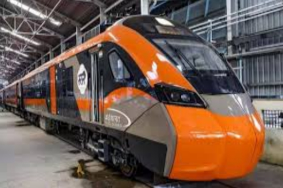 വന്ദേ ഭാരത് സ്ലീപ്പര്‍ ട്രെയിന്‍ സര്‍വീസിന്റെ ആദ്യ റൂട്ട് കേന്ദ്ര റെയില്‍വേ മന്ത്രി അശ്വിനി വൈഷ്ണവ് പ്രഖ്യാപിച്ചു.ഗുവാഹത്തി