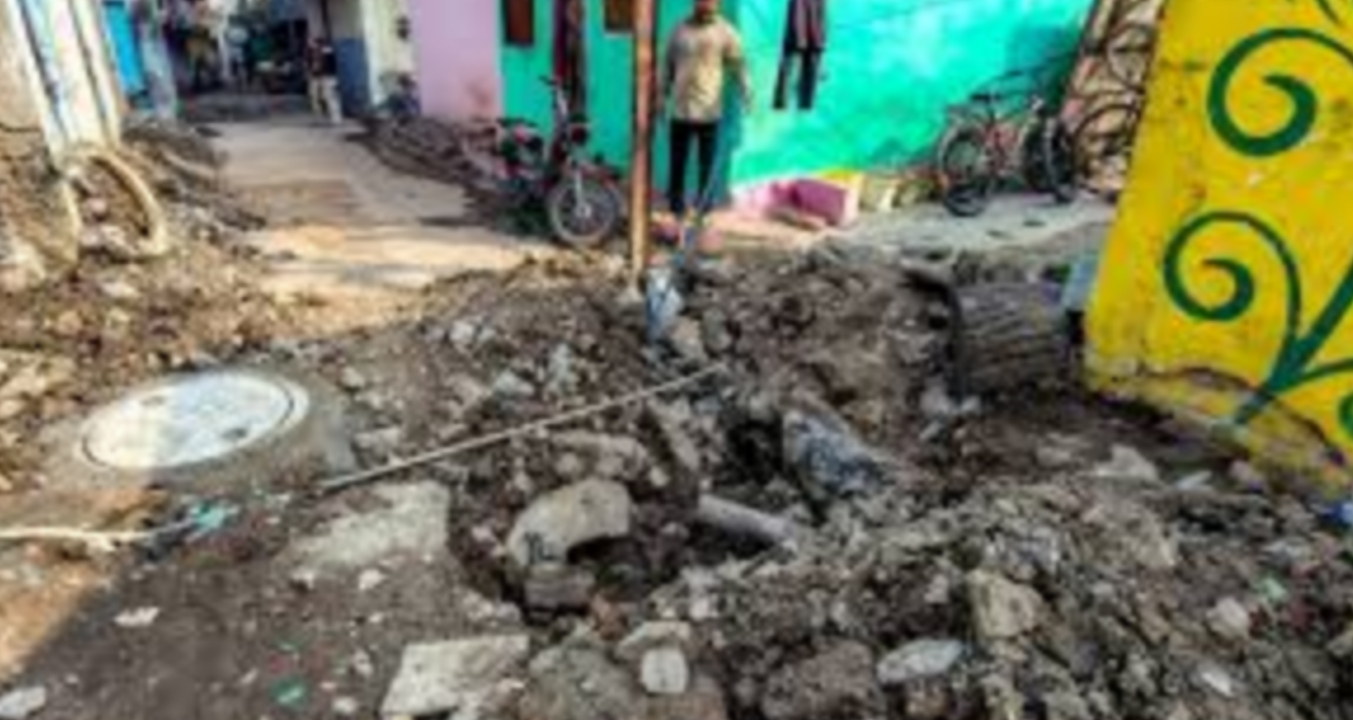 ഇന്‍ഡോര്‍ ദുരന്തം: മുഖ്യമന്ത്രിയില്‍ നിന്ന്  വിവരങ്ങള്‍ തേടി