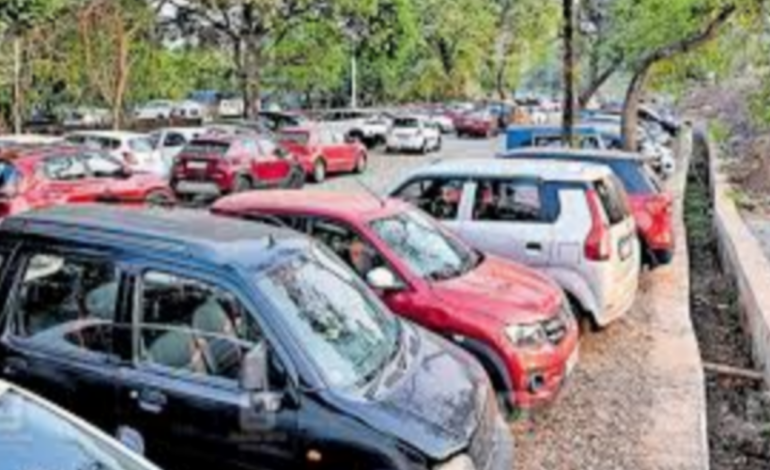 പാര്‍ക്കിങ് ഫീ കൂട്ടാനുള്ള താത്പര്യം മാത്രം സൂരക്ഷ ഒരുക്കാന്‍  റെയില്‍വേ പിന്നിലെന്നും  ആക്ഷേപം