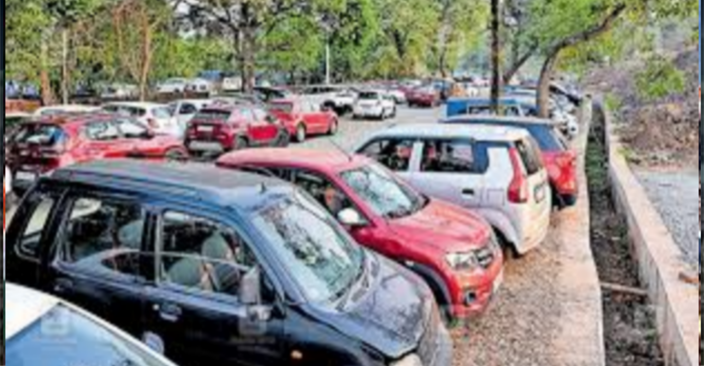 പാര്‍ക്കിങ് ഫീ കൂട്ടാനുള്ള താത്പര്യം മാത്രം സൂരക്ഷ ഒരുക്കാന്‍  റെയില്‍വേ പിന്നിലെന്നും  ആക്ഷേപം