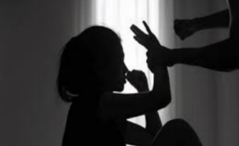 ഓടുന്ന കാറില്‍ പതിനാലുകാരിയെ എസ്‌ഐയും യൂട്യൂബറും ചേര്‍ന്ന് കൂട്ടബലാത്സംഗം ചെയ്തു