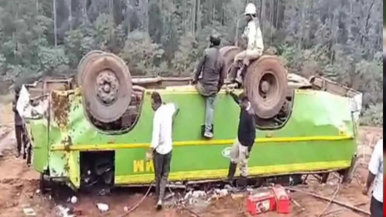 ഊട്ടിയിൽ സ്വകാര്യ ബസ് 100 അടി താഴ്ചയിലേക്ക് മറിഞ്ഞു; 36 പേർക്ക് പരിക്ക്, ഒരാളുടെ നില ഗുരുതരം