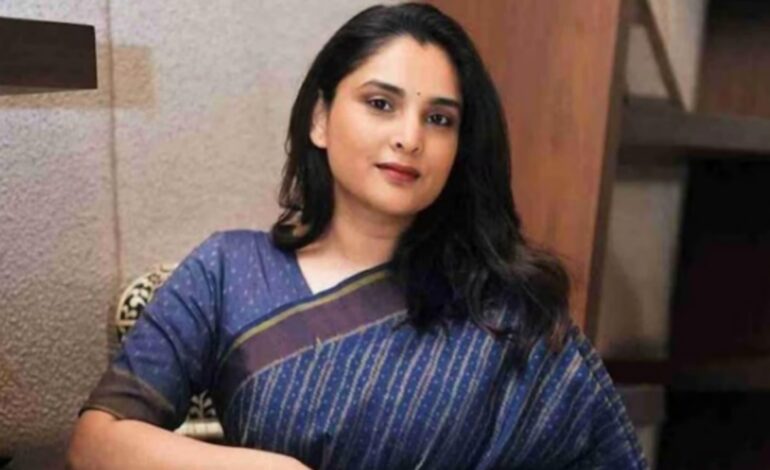 ഒരു പുരുഷന്റെ മനസ്സ് പോലും വായിക്കാന്‍ കഴിയില്ല. അവന്‍ എപ്പോള്‍ ബലാത്സംഗം ചെയ്യുമെന്ന് അറിയില്ല, എല്ലാ പുരുഷന്മാരെയും ജയിലിലടയ്ക്കണം മുന്‍ ലോക്സഭാ എംപിയും നടിയുമായ ദിവ്യ സ്പന്ദന