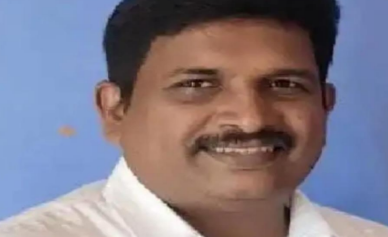 സ്‌ക്കൂളില്‍ പോകും വഴി ഹെഡ്മാസ്റ്റര്‍ ഹൃദയാഘാതത്തെ തുടര്‍ന്ന് മരിച്ചു