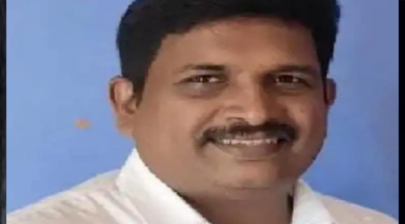 സ്‌ക്കൂളില്‍ പോകും വഴി ഹെഡ്മാസ്റ്റര്‍ ഹൃദയാഘാതത്തെ തുടര്‍ന്ന് മരിച്ചു