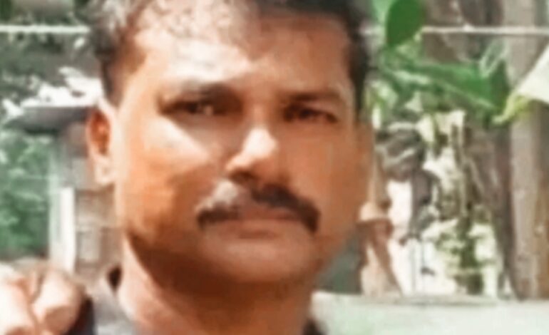 നിർത്തിയിട്ടിരുന്ന വണ്ടി ഉരുണ്ട് വന്ന് ദേഹത്ത് വീണു : യുവാവിന്  ദാരുണാന്ത്യം