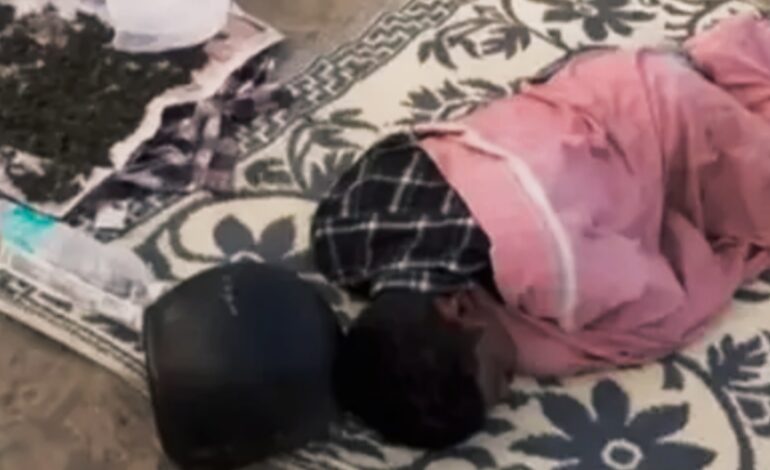 ബീച്ചിൽ കഞ്ചാവ് ഉണക്കാനിട്ട് തൊട്ടടുത്ത് പായ വിരിച്ച് കിടന്നുറങ്ങി; യുവാവ് പോലീസ് പിടിയിൽ