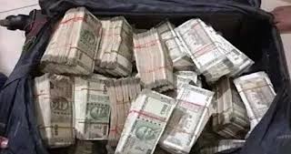 മിനി ബസിൽ കടത്തിയ 40 ലക്ഷം രൂപയുമായി പെരിന്തല്‍മണ്ണയില്‍ മൂന്ന് പേര്‍ പിടിയിൽ