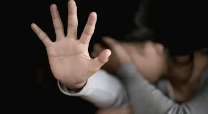 ആലപ്പുഴയിൽ  14 കാരിയെ പിതാവും ബന്ധുക്കളും ചേർന്ന് പീഡിപ്പിച്ചു