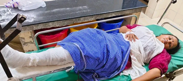 റോഡിന് കുറുകെ കിടന്ന കേബിളിൽ സ്കൂട്ടർ തട്ടി മറിഞ്ഞ് അധ്യാപികക്ക് പരിക്ക്