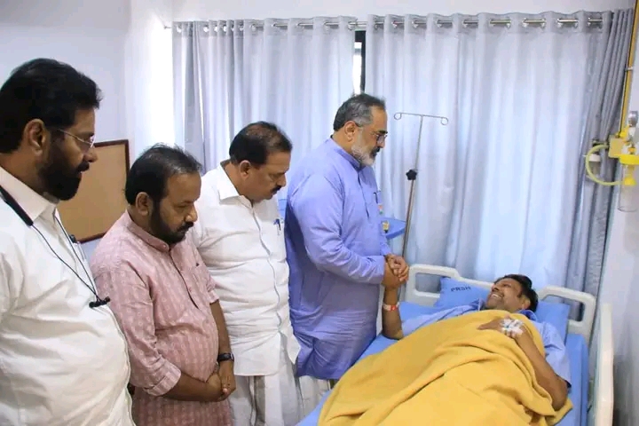തന്ത്രിയെ ആശുപത്രിയിൽ നേരിട്ടത്തി സന്ദർശിച്ച് രാജീവ് ചന്ദ്രശേഖർ