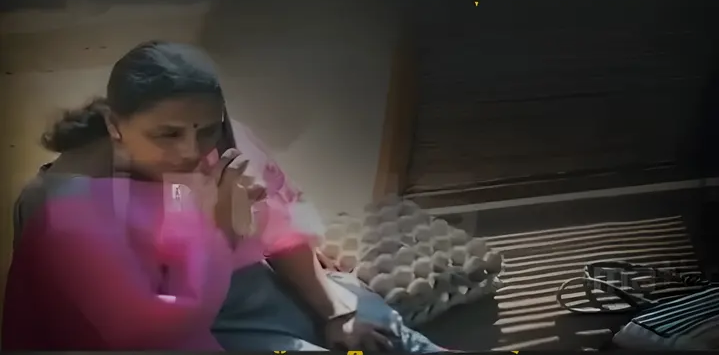 ചുരിദാർ ധരിച്ച് എത്തിയ പ്രധാന അധ്യാപികയെ സ്കൂളിൽ പ്രവേശിപ്പിച്ചില്ല: ഗേറ്റിനു മുന്നിൽ കുത്തിയിരുന്ന് അധ്യാപികയുടെ പ്രതിഷേധം