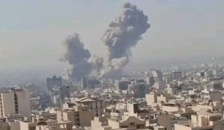 യുദ്ധം രൂക്ഷം :ഇറാൻ പരമോന്നത നേതാവ് ആയത്തുല്ല അലി ഖാംനഇ കൊല്ലപ്പെട്ടതിന് പിന്നാലെ പശ്ചിമേഷ്യയിൽ യുദ്ധം രൂക്ഷമാകുന്നു