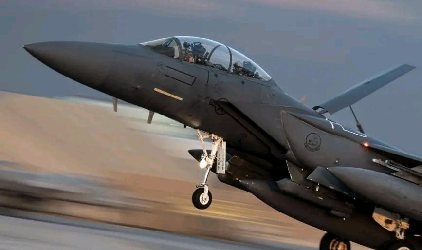 അമേരിക്കൻ എഫ്-15 യുദ്ധ വിമാനം കുവൈത്തിൽ തകർന്നുവീണു